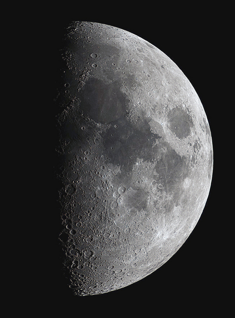 moon20191006bl.jpg